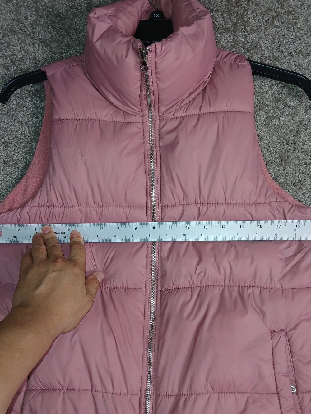 Old Navy Puffer Vest Womens Size M Pink Fleece Lined Full Zip Snap Pockets - Picture 3 of 10